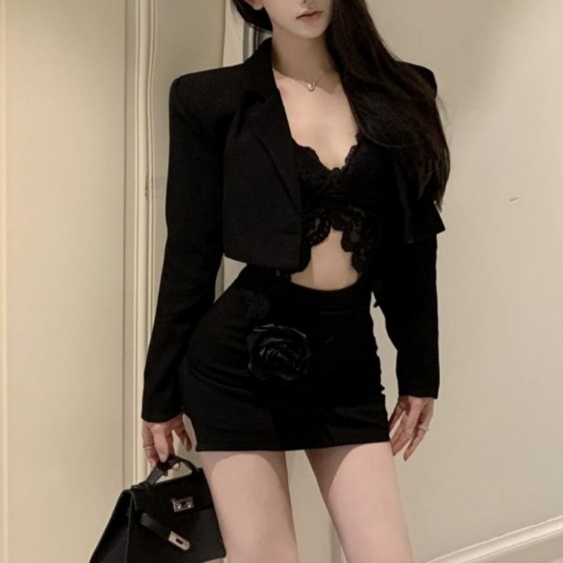 Schwarzes Frühlings-Blazer-Set – Lace Bralette Set Bewertung und Preis